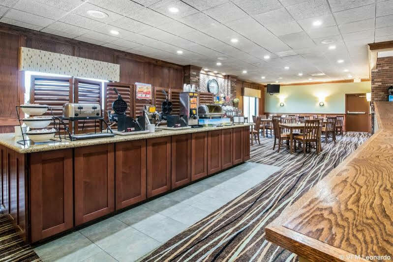 Clarion Inn & Suites - University Area Κόρτλαντ Εξωτερικό φωτογραφία